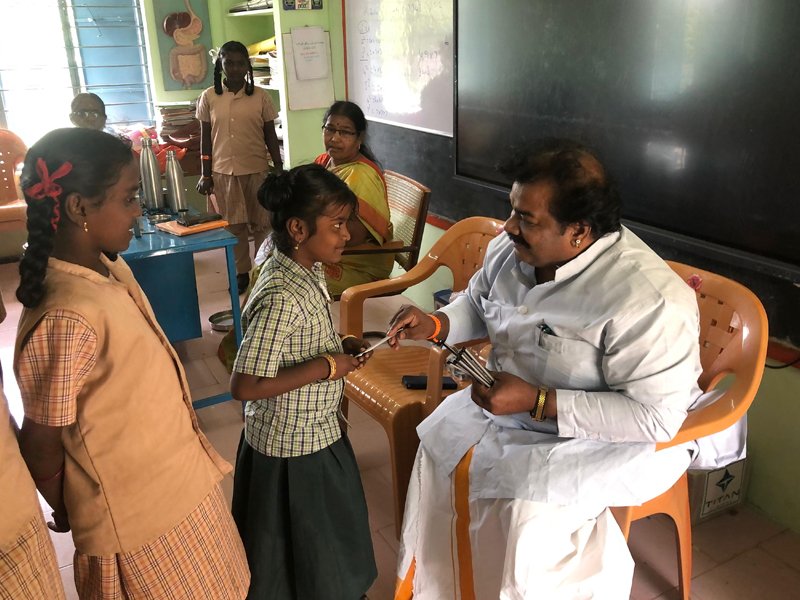 மாணவர்களுக்கு கல்வி உதவி - Dr. Maya Venkatesan