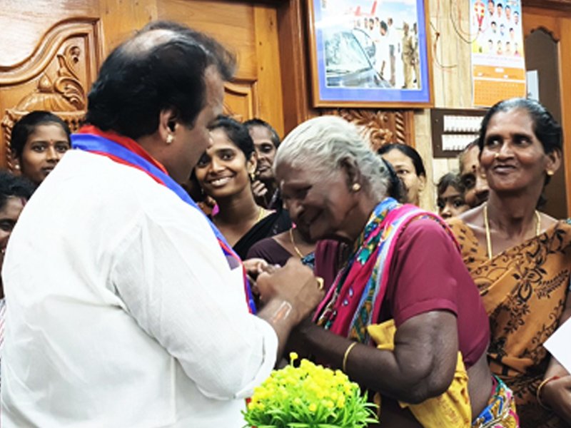 நலத்திட்ட உதவிகள் - Dr. Maya Venkatesan